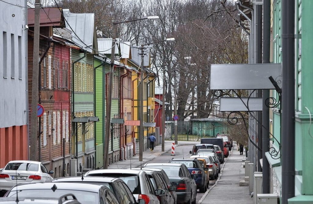 Wooden houses in Kalamnaja. Photo by Jörgen Martin